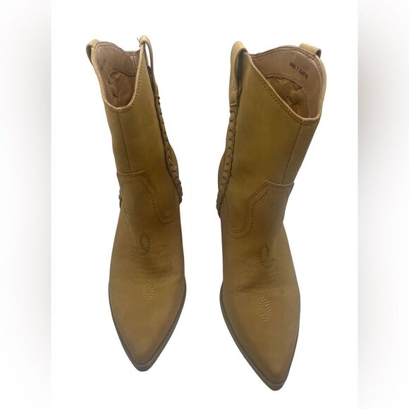 Dolce Vita Shoes - Dolce Vita Karyn Cowboy Boots in Tan Size 7